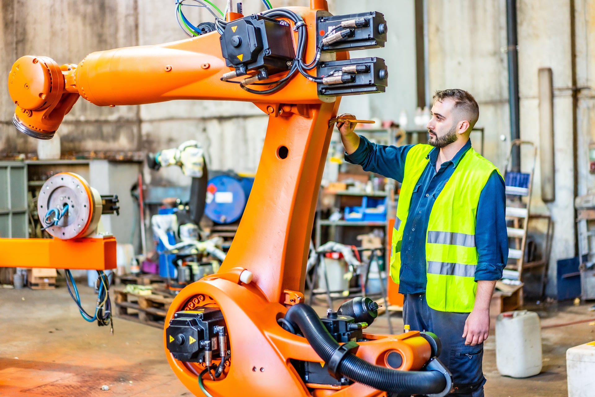 Endüstriyel Robot Nedir Robotlarin Kullanimi ve Özellikleri 1 min What is an Industrial Robot?